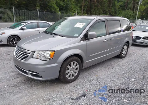 2015 Chrysler Town & Country Touring z USA, uszkodzony, nr VIN 2C4RC1BG6FR726460